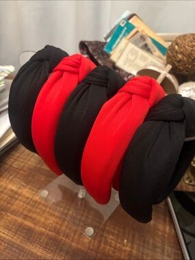 Classic Knotted Headband - Black & Red
LOT OF 5